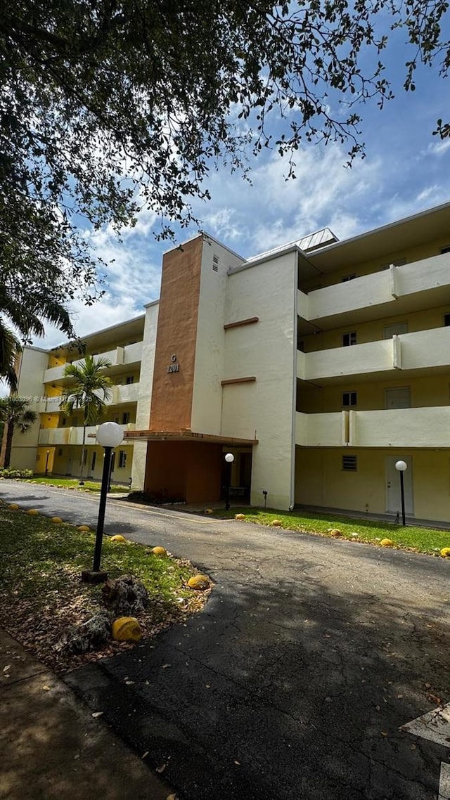1201 NE 191st St Unit G211, Miami, FL 33179 - view of building exterior