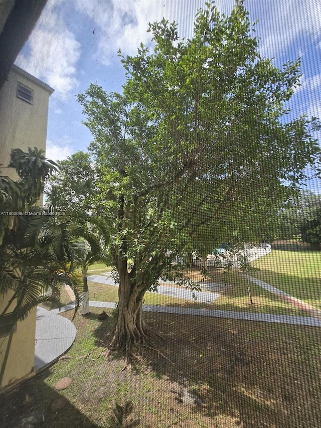1201 NE 191st St Unit G211, Miami, FL 33179 - view of yard