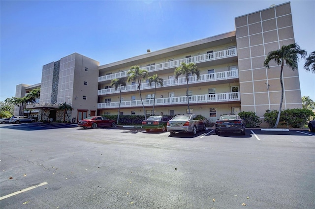 424 SE 10th St Unit 405, Dania Beach, FL 33004 - view of apartment building / complex featuring uncovered parking