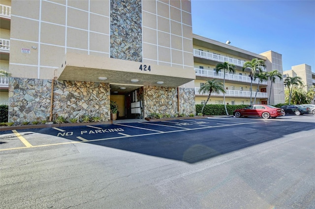 424 SE 10th St Unit 405, Dania Beach, FL 33004 - view of apartment building / complex with uncovered parking