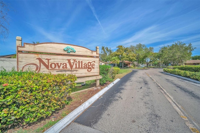 view of community / neighborhood sign
