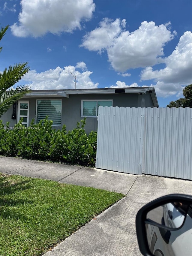 3195 W 10th Ave, Hialeah, FL 33012 - view of side of property featuring stucco siding and fence