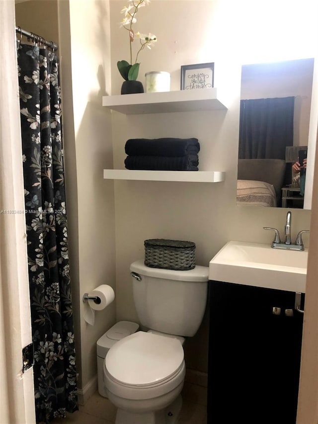 3195 W 10th Ave, Hialeah, FL 33012 - bathroom featuring toilet, baseboards, vanity, curtained shower, and tile patterned flooring