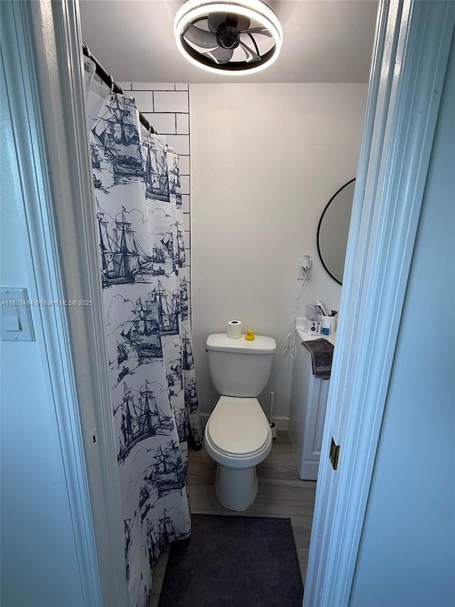 3195 W 10th Ave, Hialeah, FL 33012 - full bath featuring toilet and a shower with curtain