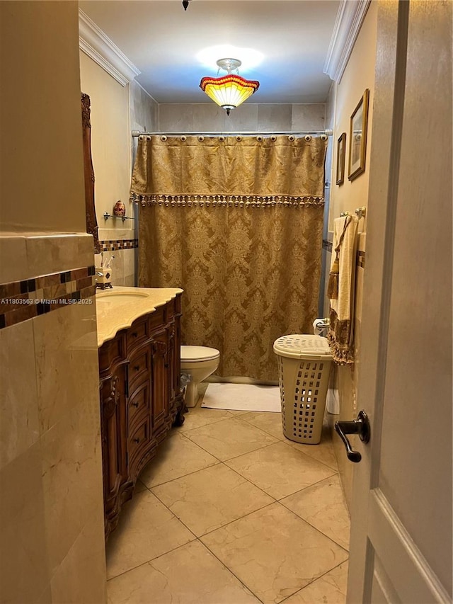 1900 SW 141st Ave, Miami, FL 33175 - full bath featuring ornamental molding, toilet, vanity, tile patterned flooring, and a shower with shower curtain