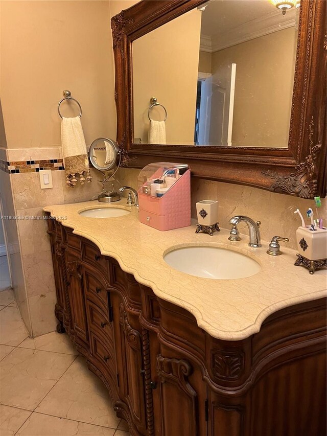 1900 SW 141st Ave, Miami, FL 33175 - full bath featuring crown molding, double vanity, and tile walls
