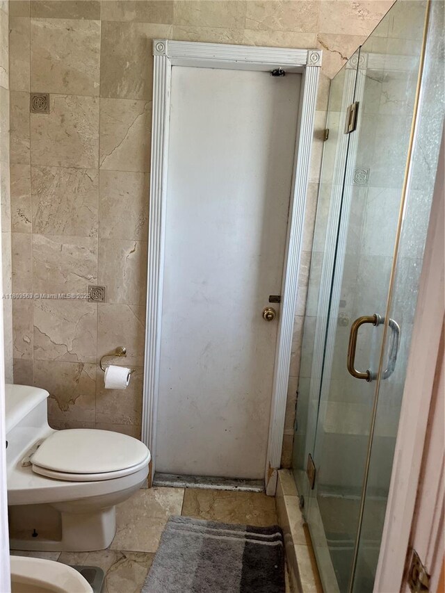 1900 SW 141st Ave, Miami, FL 33175 - full bath featuring a stall shower and toilet