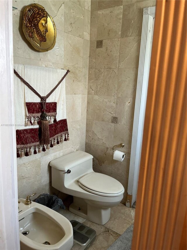 1900 SW 141st Ave, Miami, FL 33175 - bathroom featuring tile walls, a bidet, toilet, and a sink