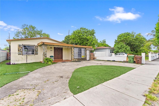 788 W 32nd St, Hialeah, FL 33012 - photo 1