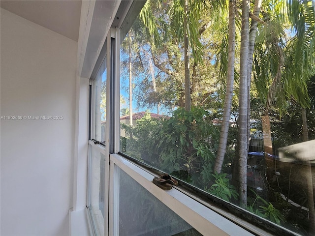 900 16th St Unit 207, Miami Beach, FL 33139 - view of unfurnished sunroom