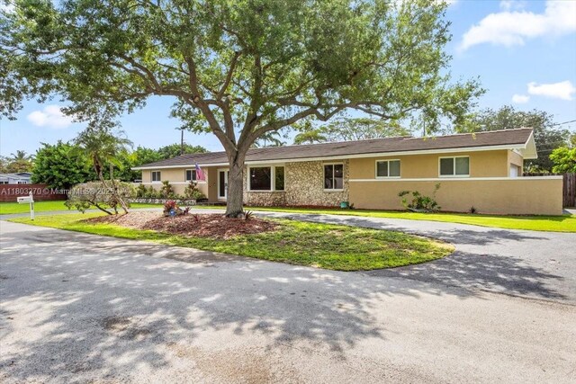 9750 SW 143rd Dr, Miami, FL 33176 - ranch-style home featuring stucco siding