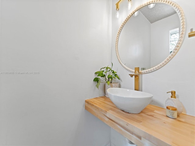 7165 W 13th Ave, Hialeah, FL 33014 - bathroom featuring a sink