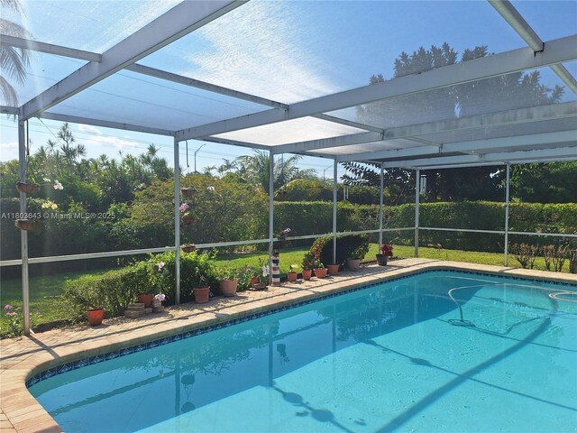 1101 SW 75th Ter, Plantation, FL 33317 - swimming pool with glass enclosure