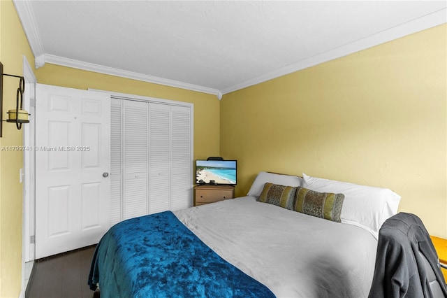 11400 NW 29th Mnr, Sunrise, FL 33323 - bedroom with crown molding, wood finished floors, and a closet