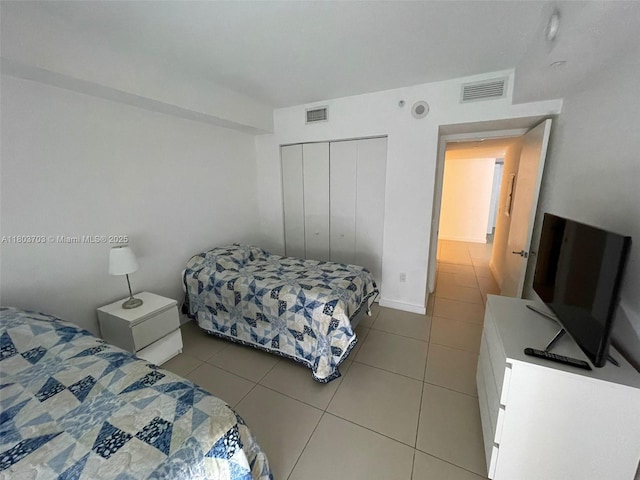 31 SE 6th St Unit 907, Miami, FL 33131 - bedroom featuring light tile patterned flooring and a closet