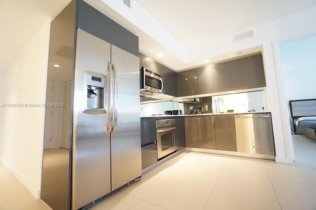 31 SE 6th St Unit 907, Miami, FL 33131 - kitchen with stainless steel appliances, modern cabinets, recessed lighting, and a sink