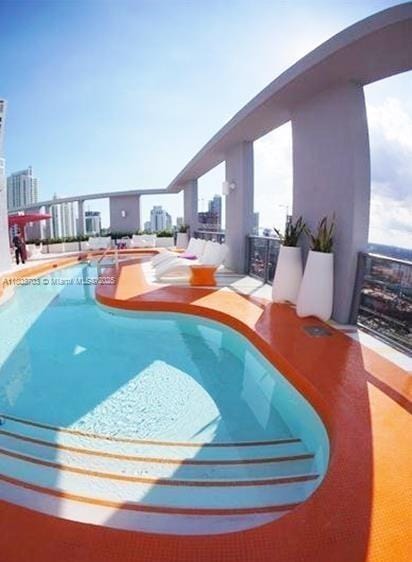 31 SE 6th St Unit 907, Miami, FL 33131 - view of pool