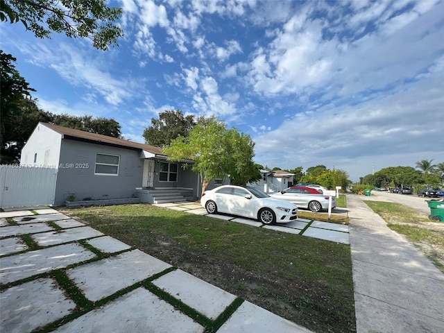 1472 NE 150th St, Miami, FL 33161 - view of yard featuring fence