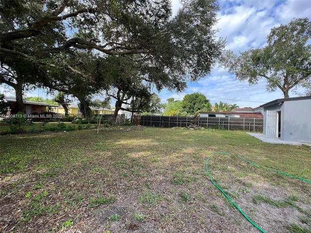 1472 NE 150th St, Miami, FL 33161 - view of yard