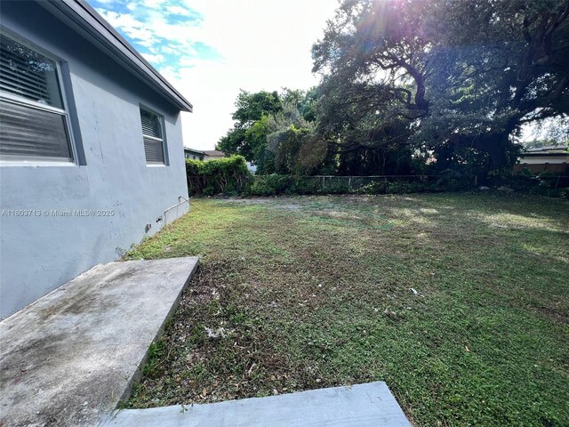 1472 NE 150th St, Miami, FL 33161 - view of yard