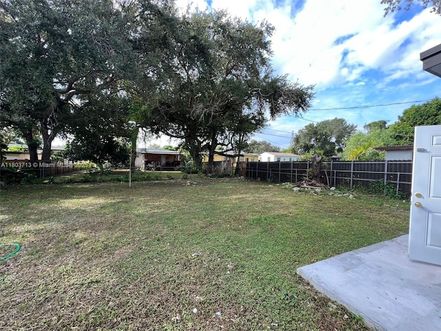 1472 NE 150th St, Miami, FL 33161 - view of yard