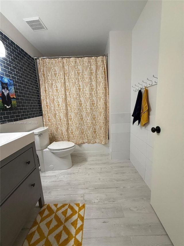 513 Racquet Club Rd Unit 56, Weston, FL 33326 - bathroom featuring tile walls, wood finished floors, vanity, and shower / tub combo