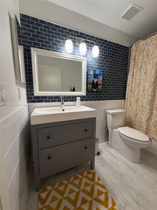 513 Racquet Club Rd Unit 56, Weston, FL 33326 - bathroom featuring tile walls, vanity, wood finished floors, and curtained shower