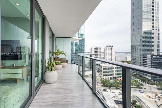 1300 S Miami Ave Unit 2006, Miami, FL 33130 - balcony featuring a view of city and a water view