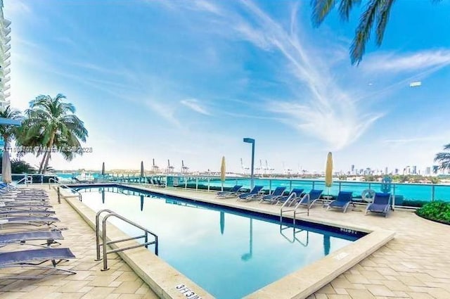650 W Ave Unit 1404, Miami Beach, FL 33139 - view of community pool