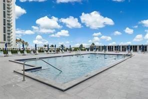 5601 Collins Ave Unit 615, Miami Beach, FL 33140 - view of community pool