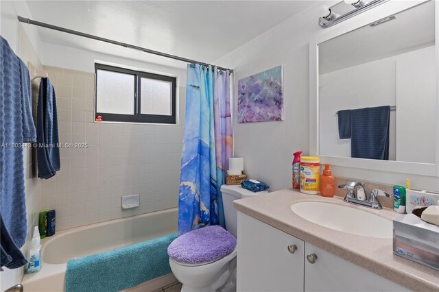 1145 N Shannon Unit 39, Indialantic, FL 32903 - bathroom with toilet, vanity, and shower / tub combo
