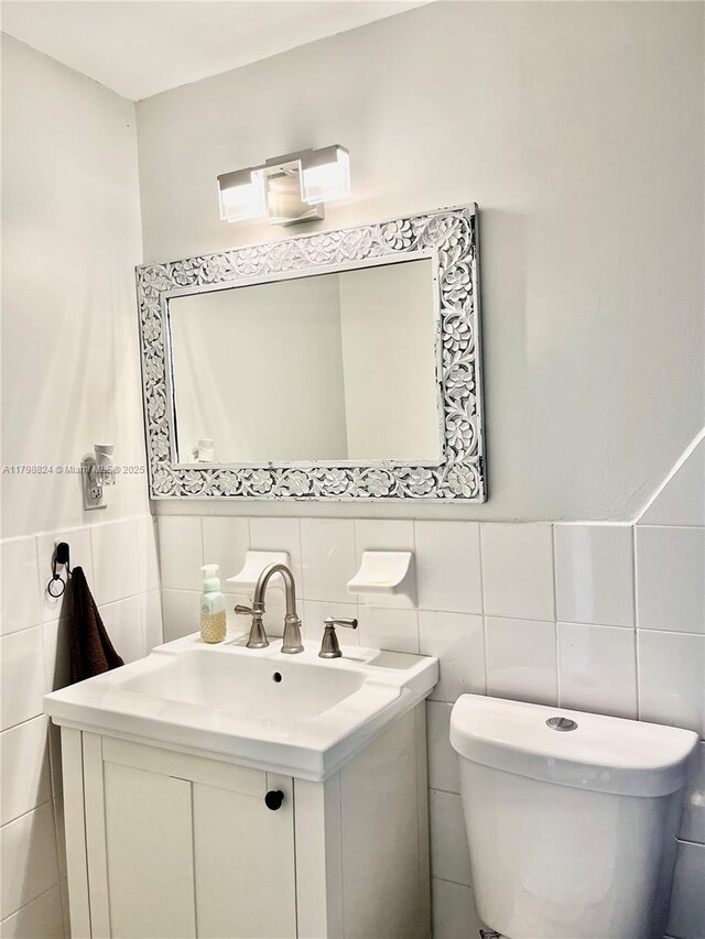 3135 SW 64th Ave, Miami, FL 33155 - half bathroom featuring tile walls, toilet, and vanity