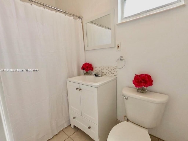 3135 SW 64th Ave, Miami, FL 33155 - full bath with toilet, vanity, tile patterned flooring, and a shower with shower curtain