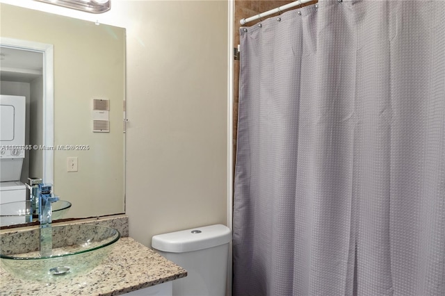 880 NE 207th Ter Unit 202-10, Miami, FL 33179 - bathroom featuring stacked washer / drying machine, toilet, vanity, and a shower with shower curtain