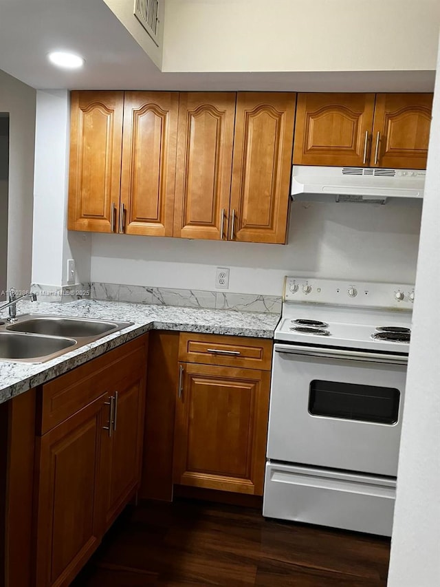 203 Lake Pointe Dr Unit 108, Oakland Park, FL 33309 - kitchen with electric stove, under cabinet range hood, a sink, dark wood-style flooring, and brown cabinetry