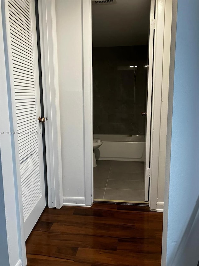 203 Lake Pointe Dr Unit 108, Oakland Park, FL 33309 - corridor featuring wood finished floors and baseboards