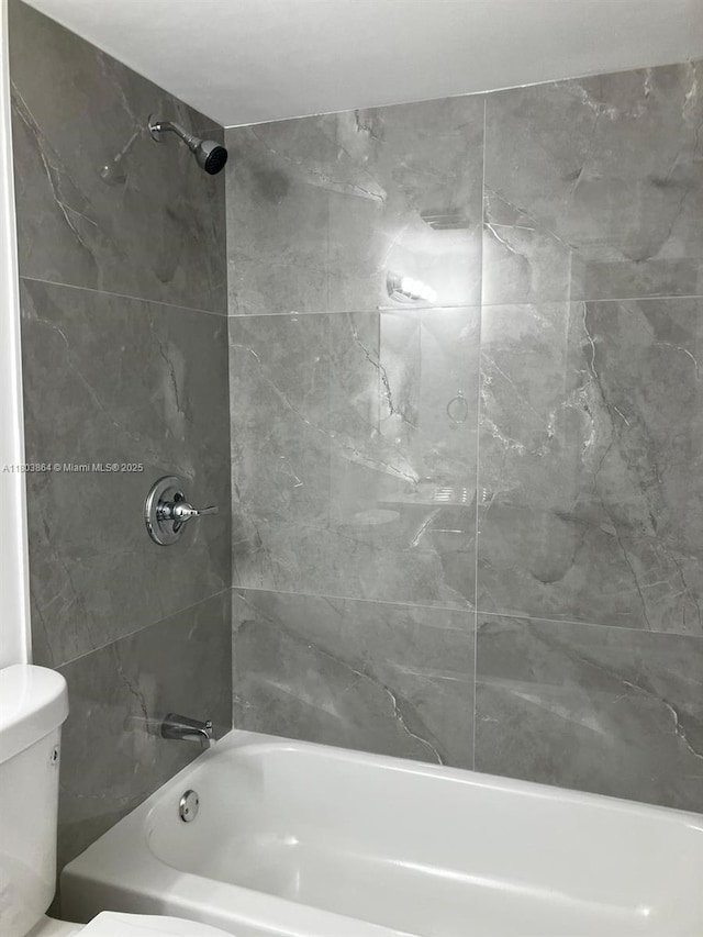 203 Lake Pointe Dr Unit 108, Oakland Park, FL 33309 - bathroom featuring toilet and shower / washtub combination
