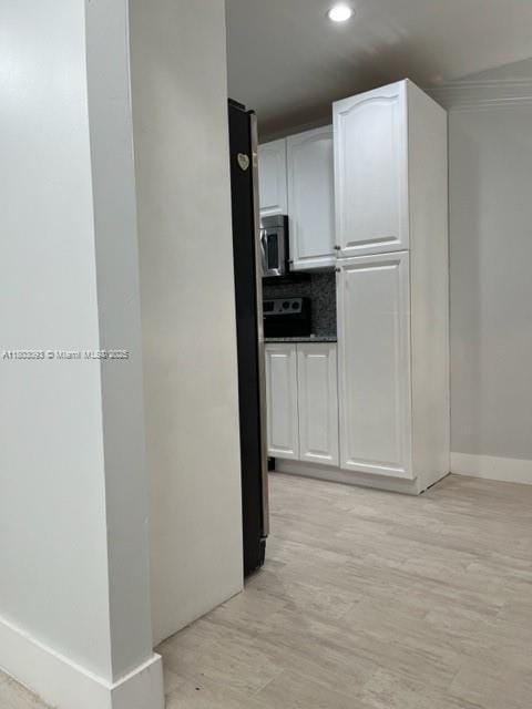 447 Lakeview Dr Unit 5, Weston, FL 33326 - kitchen with recessed lighting, white cabinetry, baseboards, stainless steel microwave, and light wood-type flooring