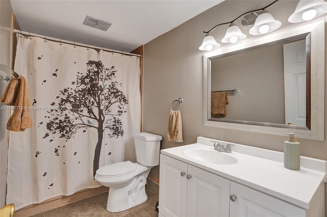16465 NE 26th Ave Unit 18, North Miami Beach, FL 33160 - full bath featuring toilet, tile patterned flooring, vanity, and curtained shower