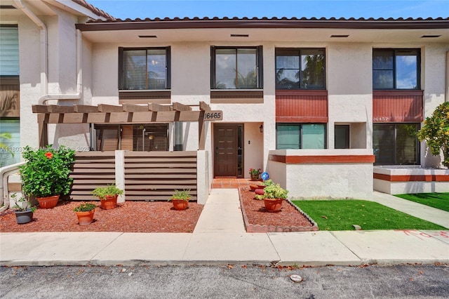 16465 NE 26th Ave Unit 18, North Miami Beach, FL 33160 - multi unit property featuring stucco siding