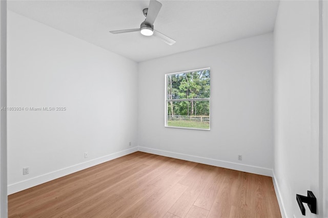 unfurnished room featuring light wood-style flooring, baseboards, and a ceiling fan