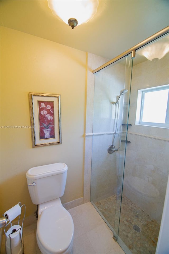 10715 SW 139th Ct, Miami, FL 33186 - full bathroom with tiled shower, toilet, and baseboards