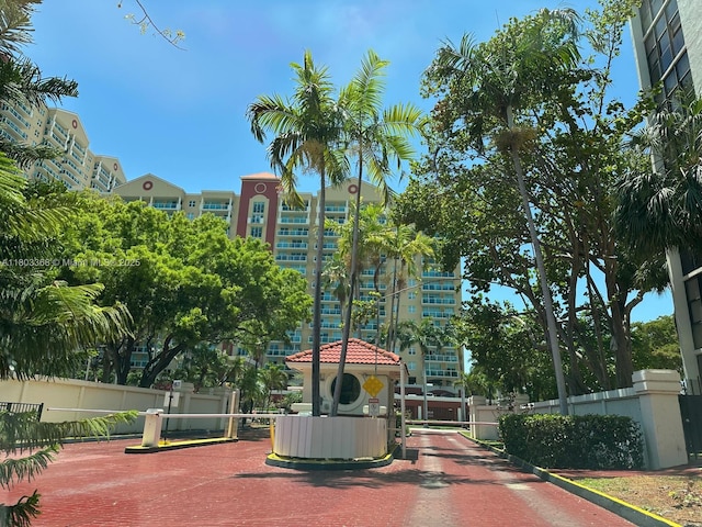 16919 N Bay Rd Unit 617, Sunny Isles Beach, FL 33160 - view of surrounding community