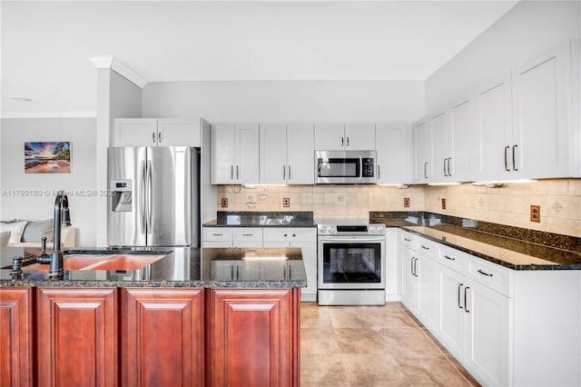 kitchen featuring stainless steel appliances, a sink, backsplash, dark stone countertops, and crown molding