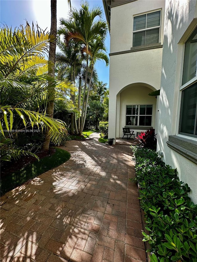 822 E Spinnaker Dr E, Hollywood, FL 33019 - view of patio / terrace