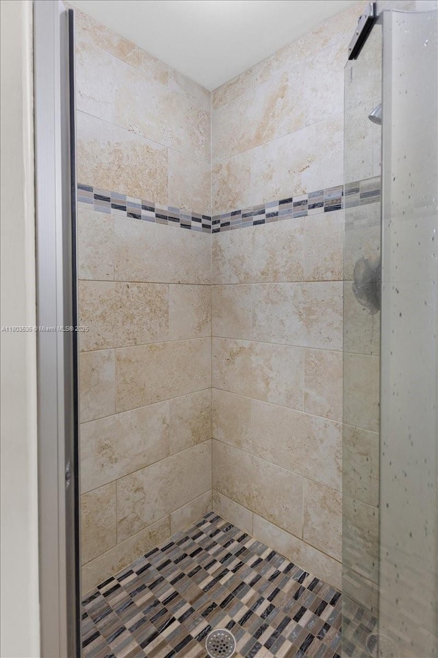 112 SW N Danville Cir, Port St Lucie, FL 34953 - bathroom with a tile shower