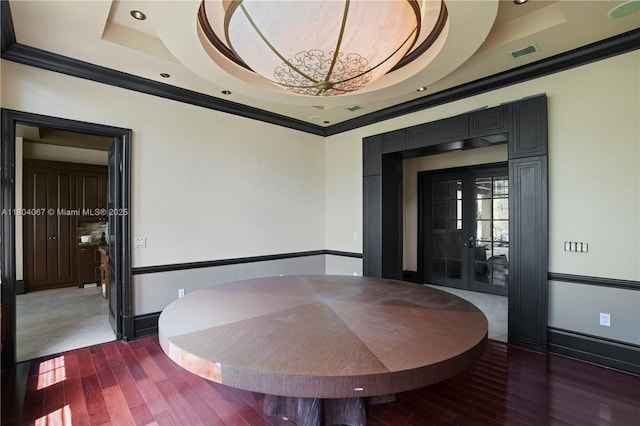 20508 SW 140th Ave, Miami, FL 33177 - dining room featuring a tray ceiling, wood finished floors, crown molding, recessed lighting, and baseboards