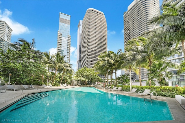 88 SW 7th St Unit 4101, Miami, FL 33130 - view of community pool