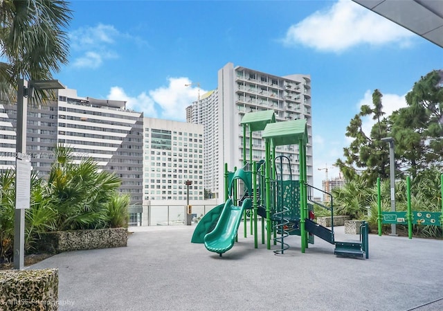 88 SW 7th St Unit 4101, Miami, FL 33130 - view of communal playground