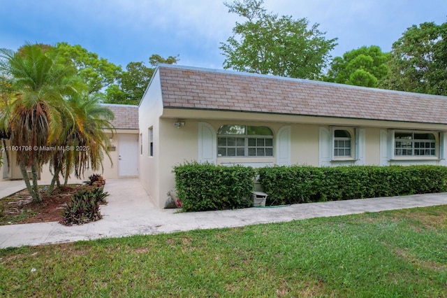 17252 SW 112th Pl Unit 21243, Miami, FL 33157 - view of front of house with roof with shingles, stucco siding, a front yard, and mansard roof